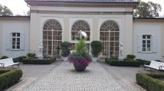 Eingang in die Wandelhalle Kurpark 20180828_095225.jpg